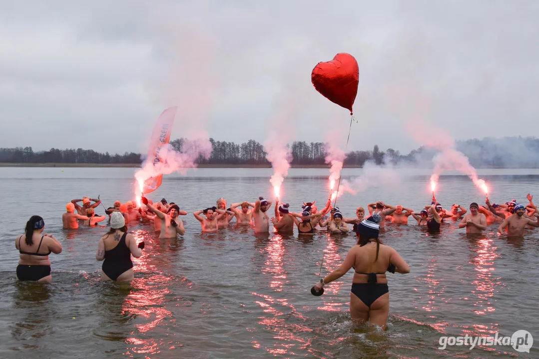 Klub Morsów "Niedźwiedź" Gostyń zorganizował dla WOŚP piknik na plaży jeziora cichowskiego