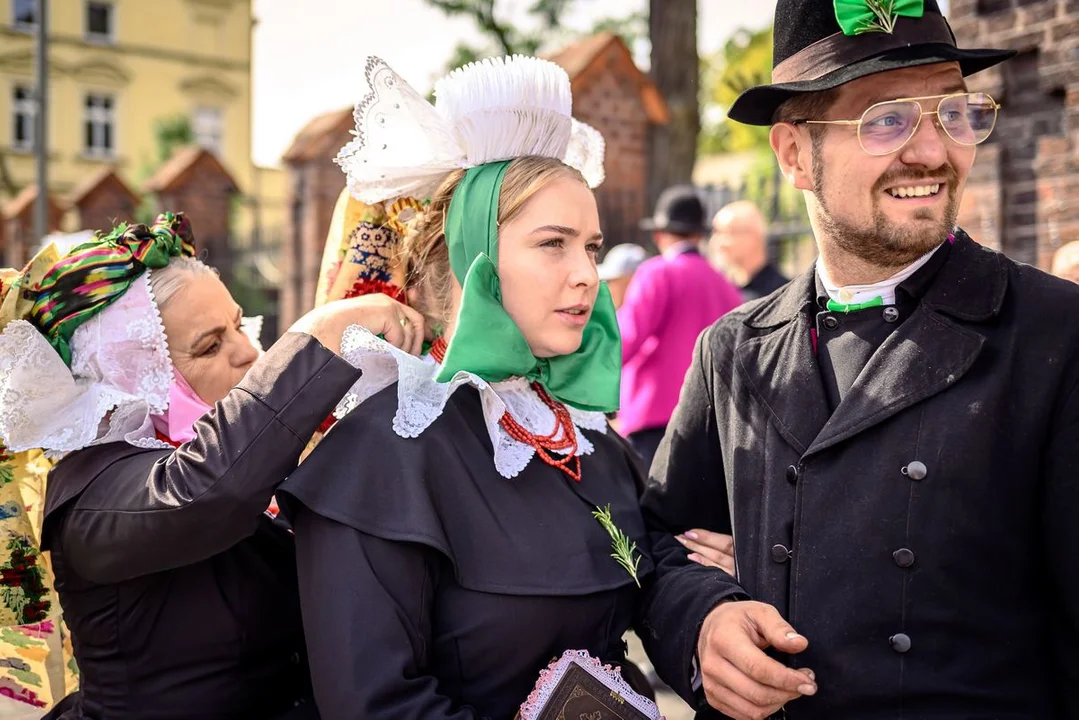 Wesele biskupiańskie Michała i Marty Chudych w Sikorzynie