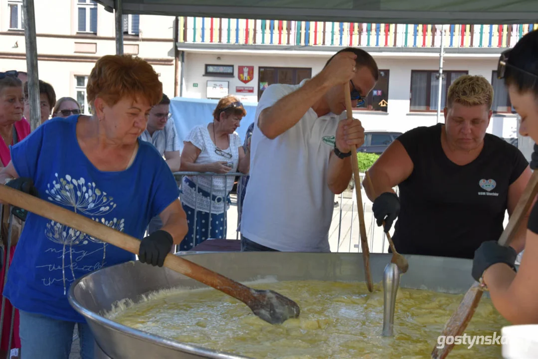 Święto Sera Smażonego w  w Pogorzeli - ustanowili rekord Polski  na największą porcję sera smażonego