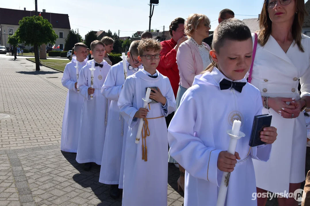 Sakrament I Komunii Świętej w parafii w Pogorzeli