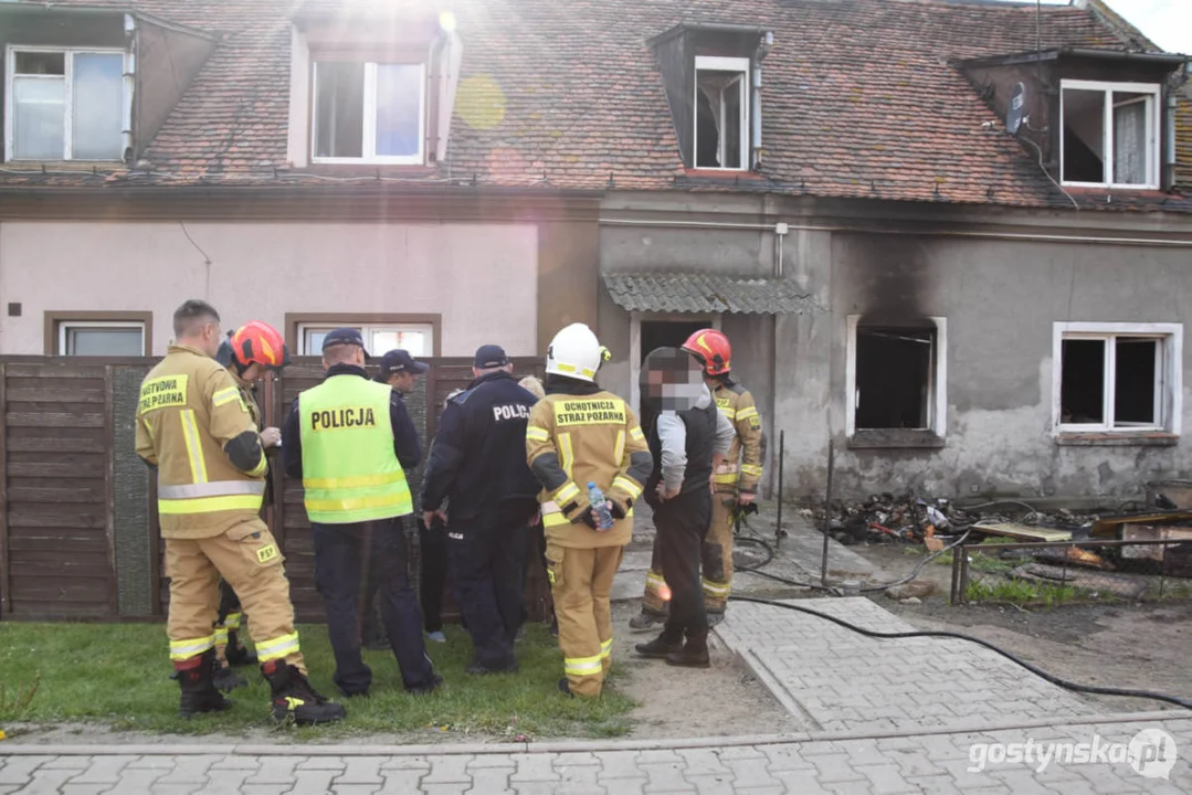 Groźny pożar w Łęce Wielkiej. Mieszkanie spłonęło doszczętnie