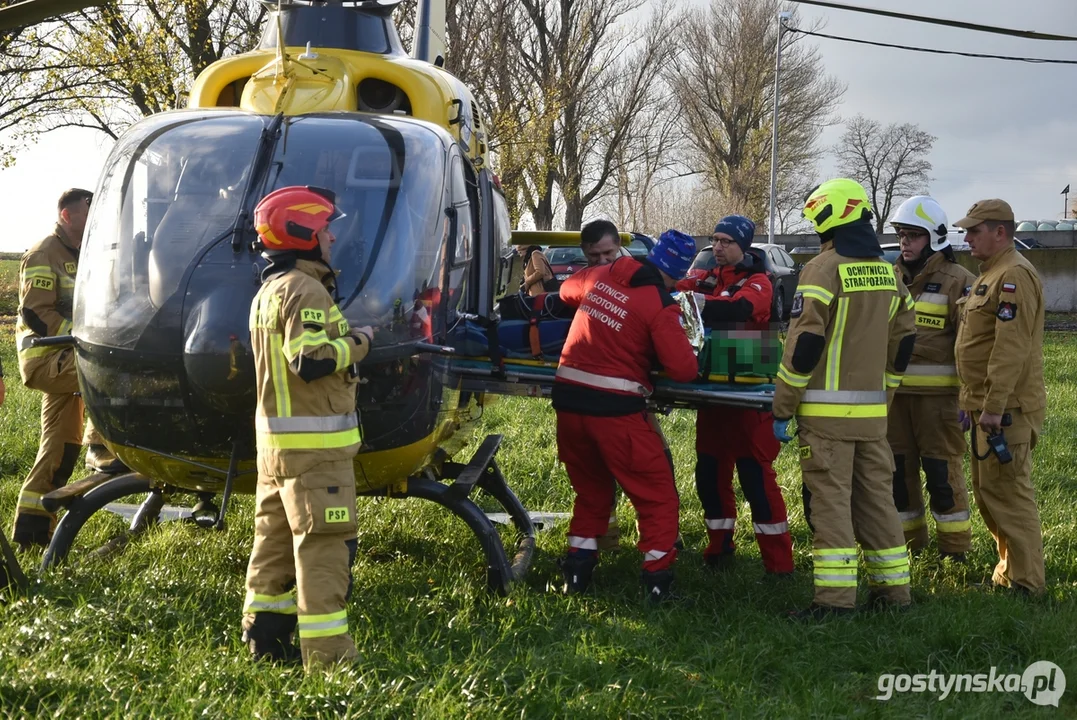 Wypadek w gospodarstwie w Kosowie. Pod trójką mężczyzn zarwał się pomost