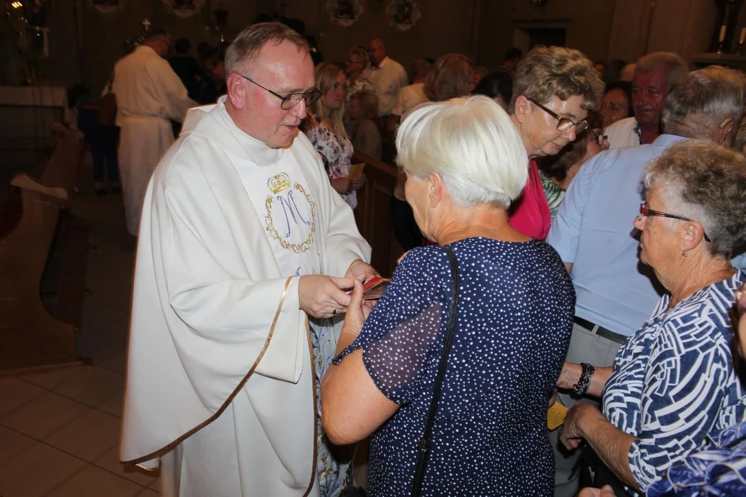 Uroczystość Matki Bożej Cieleckiej w parafii św. Małgorzaty w Cielczy z zawierzeniem KGW z gminy Jarocin