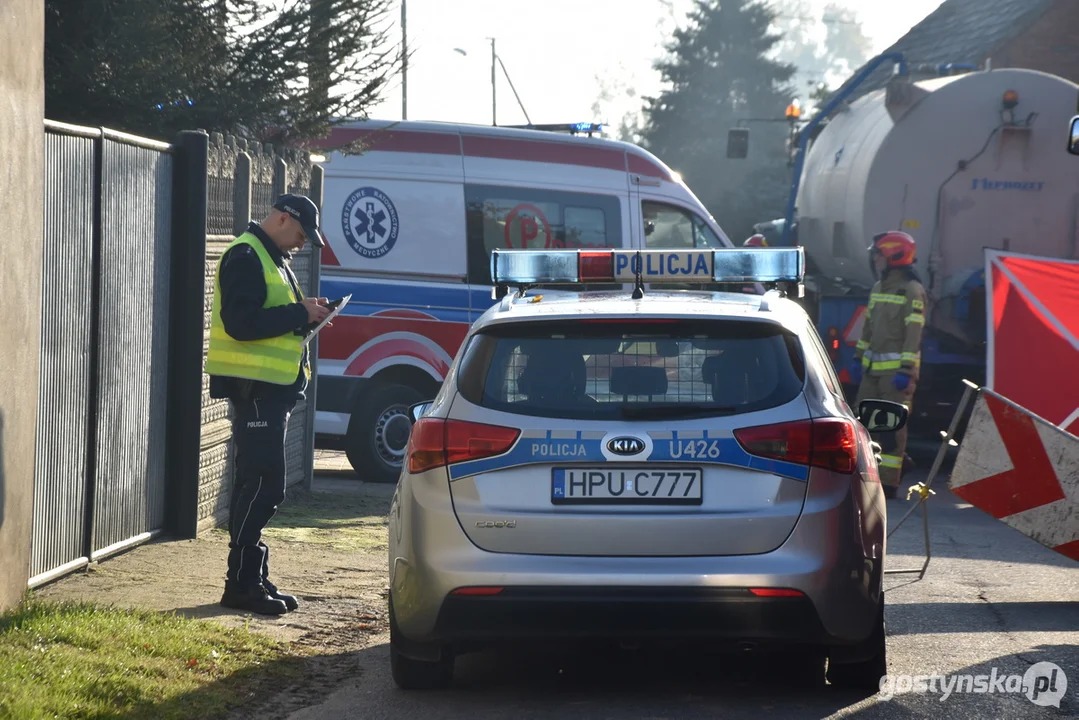 Wypadek śmiertelny w Żytowiecku. Mężczyzna przejechany przez ciągnik