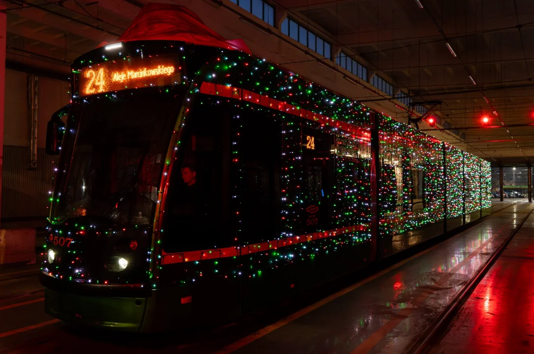 Na ulicach Poznania można już dostrzec wyjątkowy tramwaj