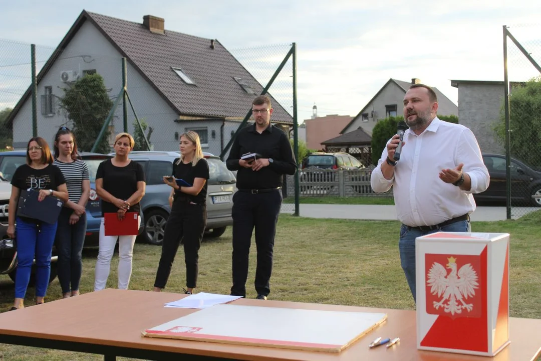 Po trzech tygodniach chciano odwołać sołtyskę Brzóstkowa. Zaskakujący wynik zebrania wiejskiego