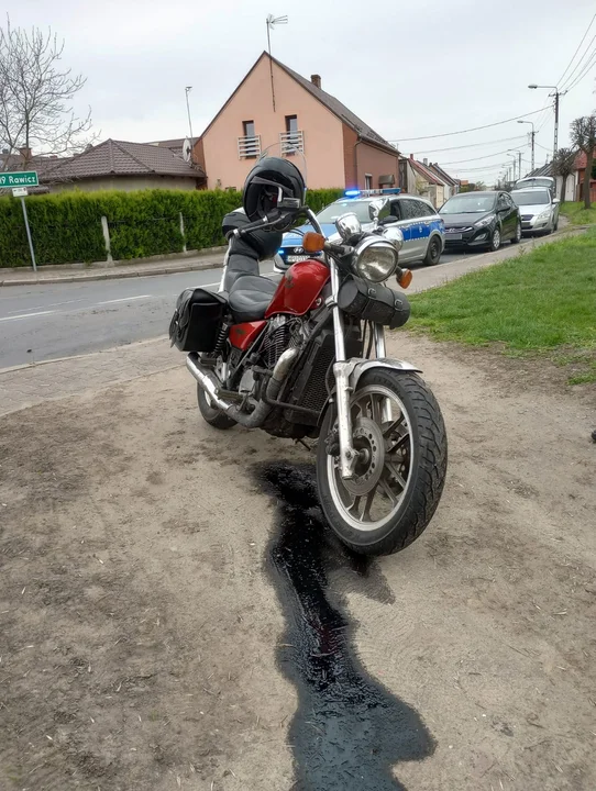 Zderzenie osobówki z motocyklem w Poniecu