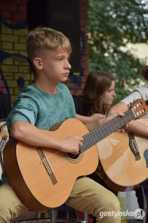 Zespół Akustyczny na 10 Gitar przy GOK Hutnik