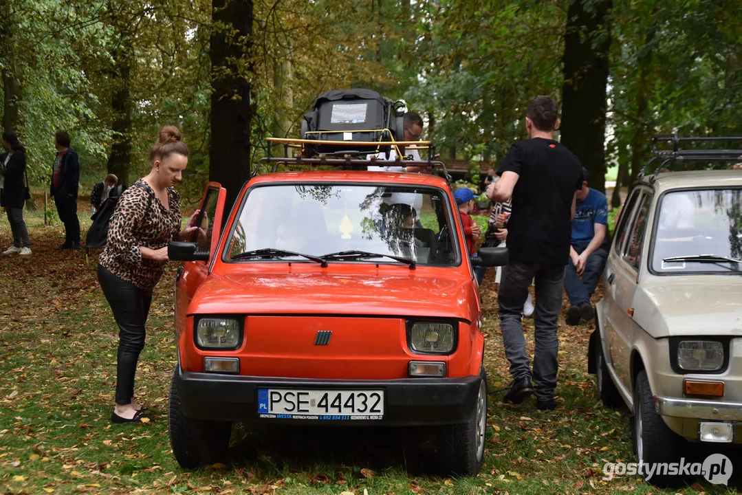 Zlot samochodów retro w Zamku Wielkopolskim w Rokosowie