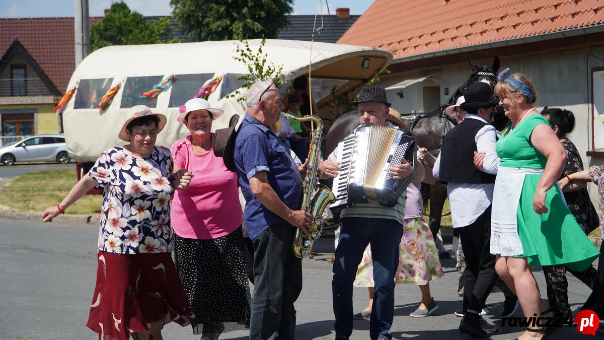 Smolorz przejechał przez Sobiałkowo. Od kilku lat kultywują tradycję  (FOTO i FILM) - Zdjęcie główne