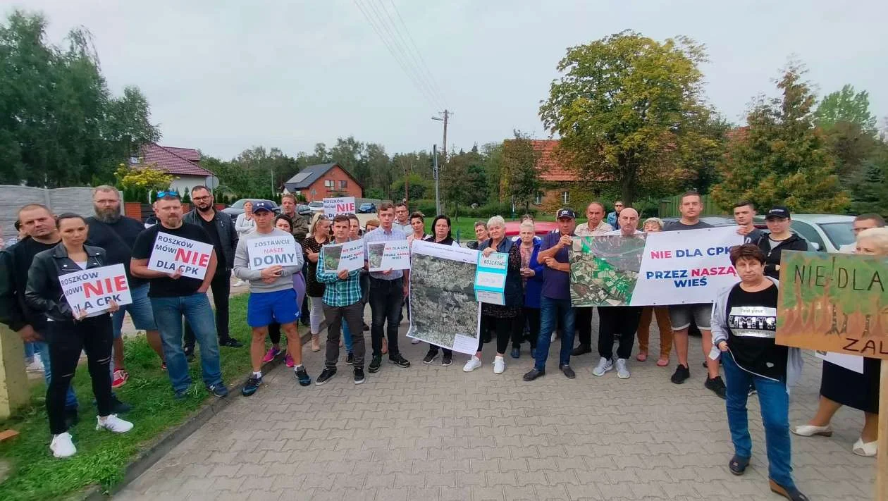 Mieszkańcy Ziemi Jarocińskiej protestują przeciwko wywłaszczeniom pod Kolej Dużych Prędkości [AKTUALIZACJA, WIDEO, ZDJĘCIA] - Zdjęcie główne