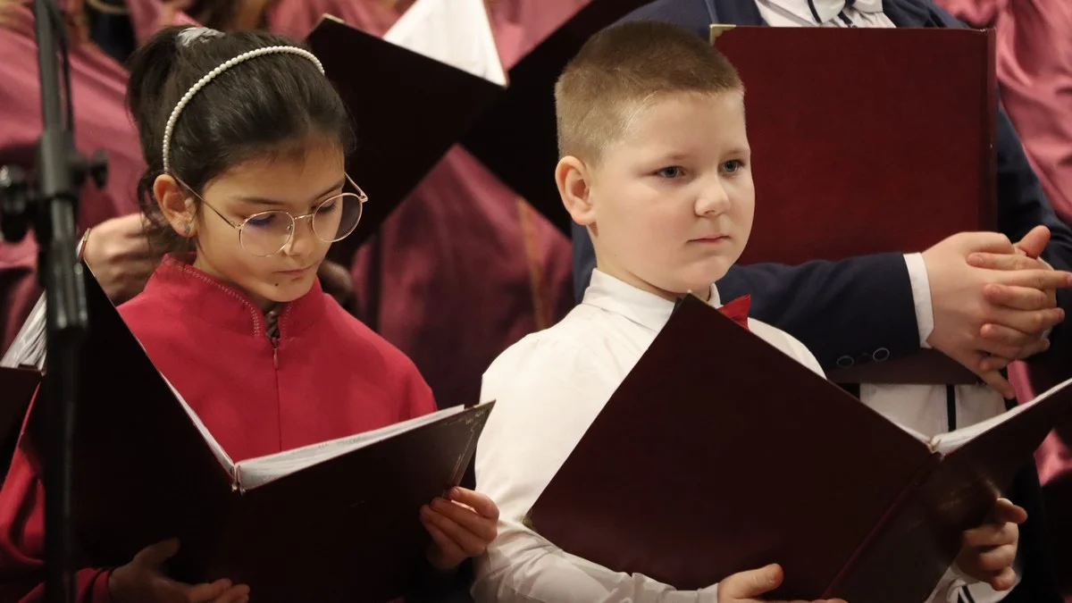 Muzyczna uczta w Rawiczu. Koncert kolęd w wykonaniu Chóru św. Wojciecha [ZDJĘCIA] - Zdjęcie główne