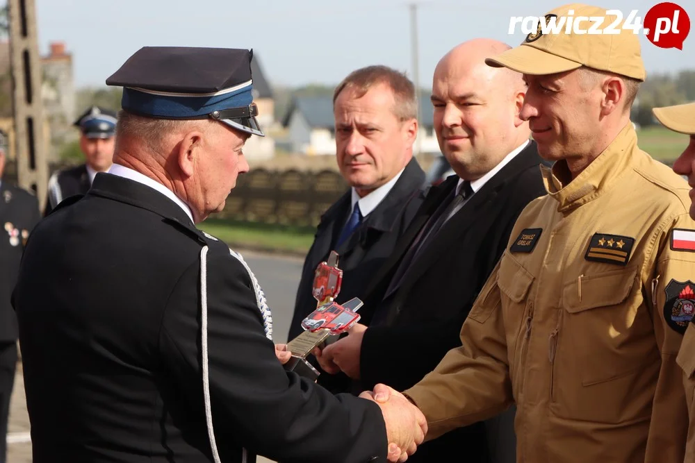 Uroczyste przekazanie auta jednostce OSP Śląskowo