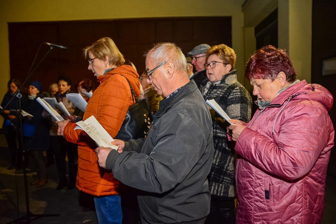 Obchody Święta Niepodległości w Jarocinie. Capstrzyk w parku mjr. Zbigniewa hr. Ostroroga-Gorzeńskiego