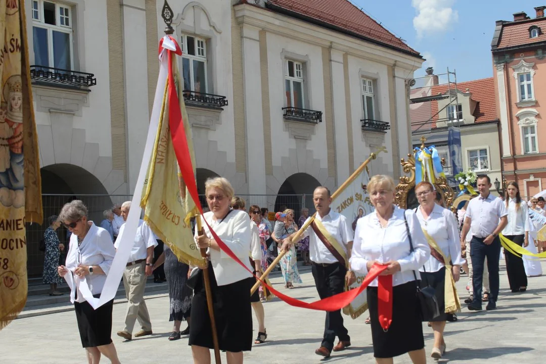 Boże Ciało w Jarocinie. Procesja z parafii św. Marcina do Chrystusa Króla