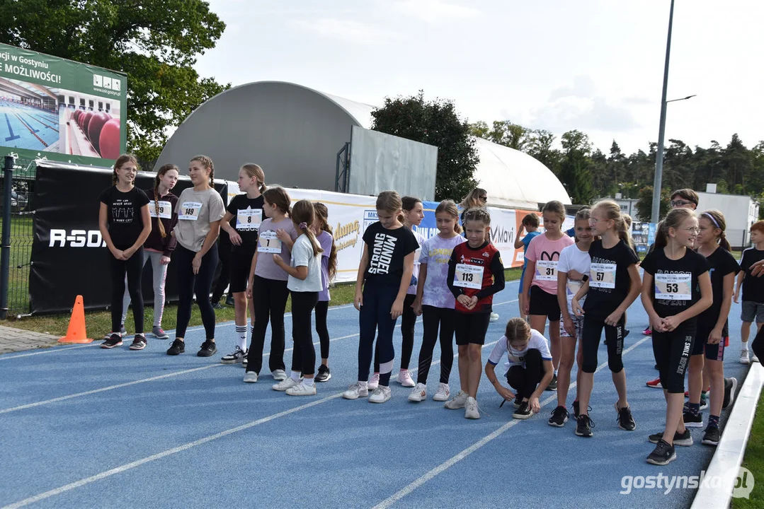 II Rodzinny Festiwal Biegowy w Gostyniu. Bieżnię opanowały dzieci