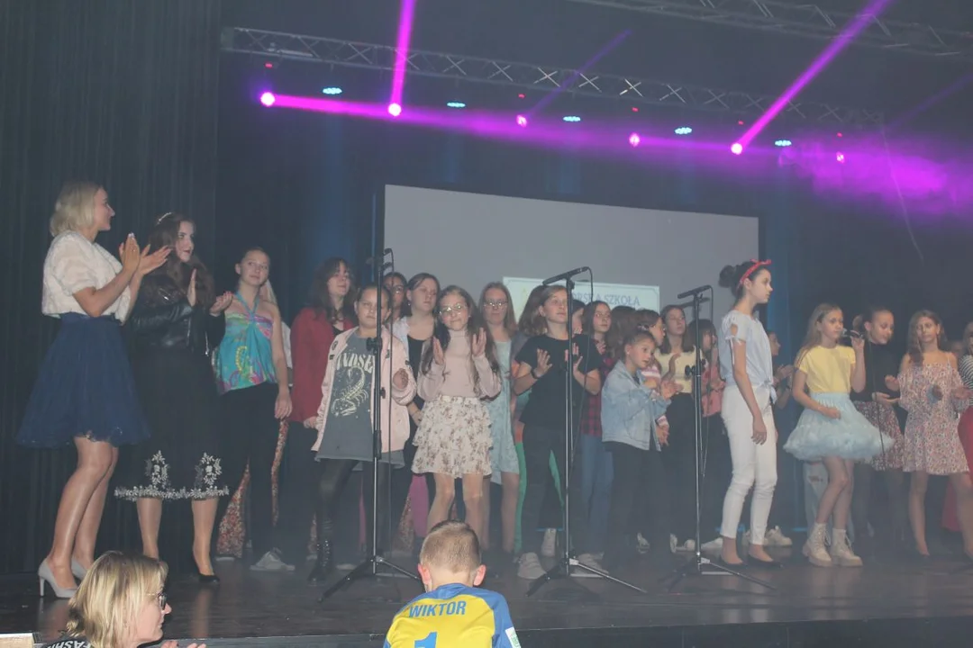 Koncert charytatywny dla Kariny Antczak z kiermaszem ciast