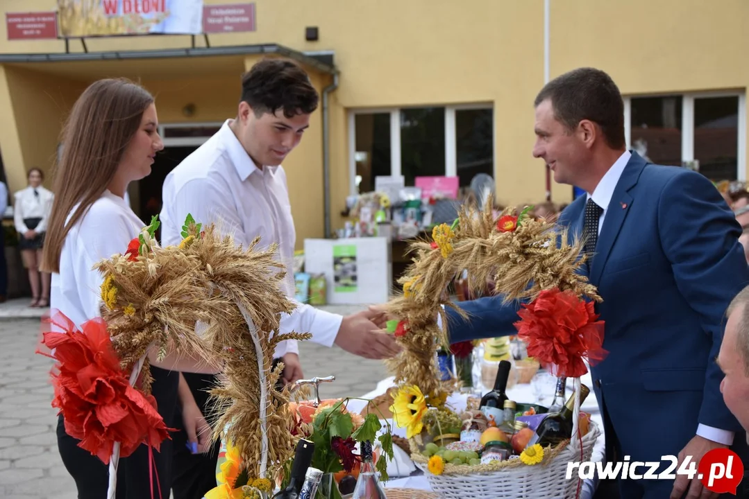 Podziękowali za plony, wysłuchali przyśpiewek i otworzyli "galerię" sołtysów (FOTO) - Zdjęcie główne