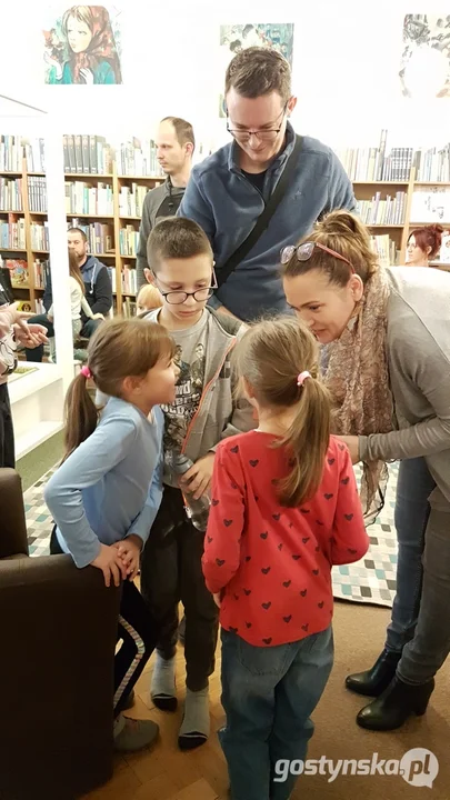 Dzień Postaci z Bajek - Głośne Czytanie w bibliotece miejskiej w Gostyniu