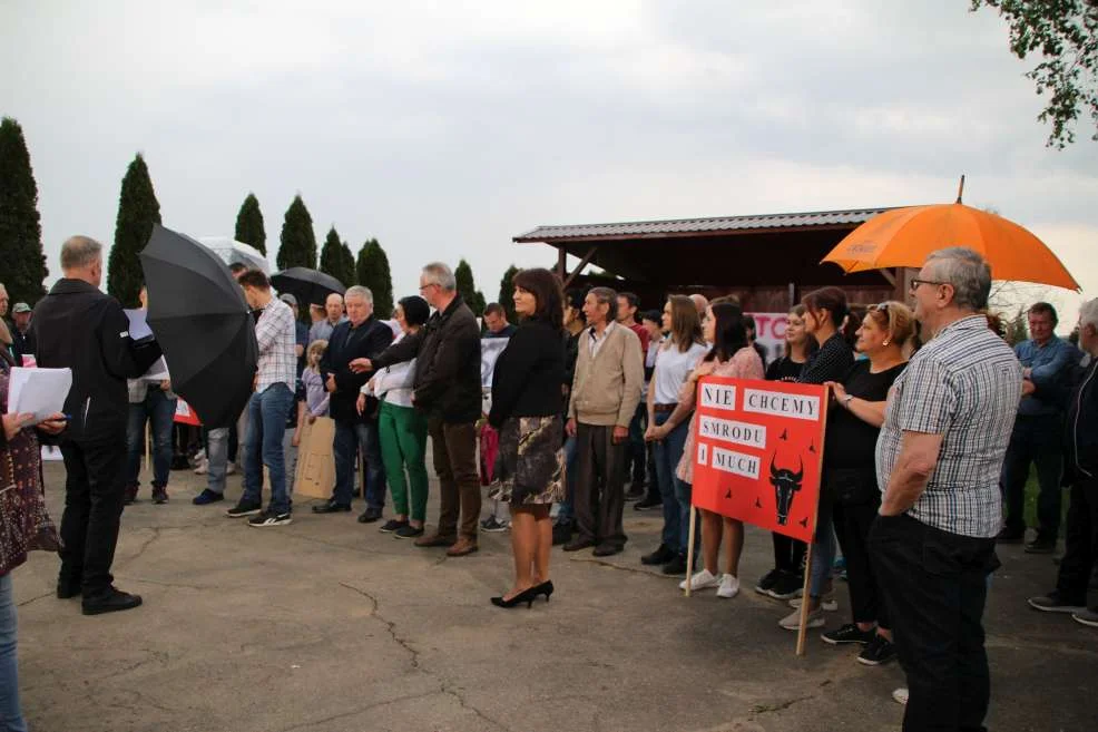 Protest przeciwko budowie ogromnej obowy w Kadziaku