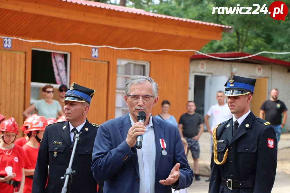 Ślubowanie i pasowanie na strażaka - członka MDP w Brennie (powiat leszczyński)