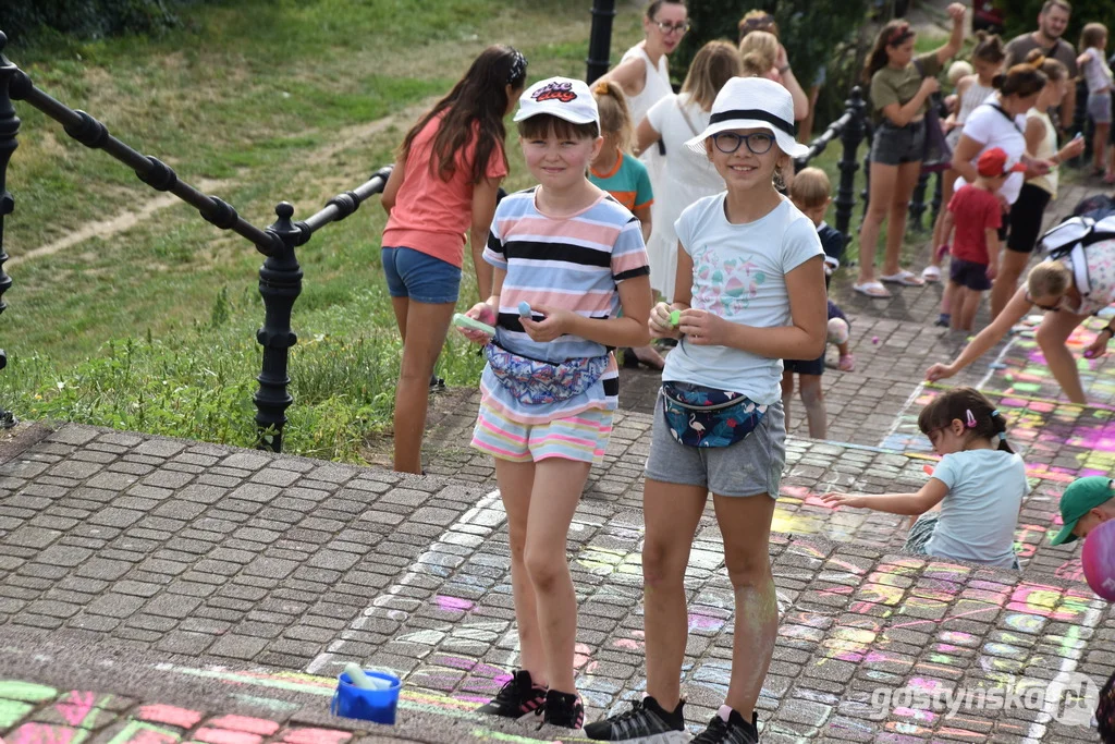 Dzieci z Gostynia malowały schody na Górę Zamkową