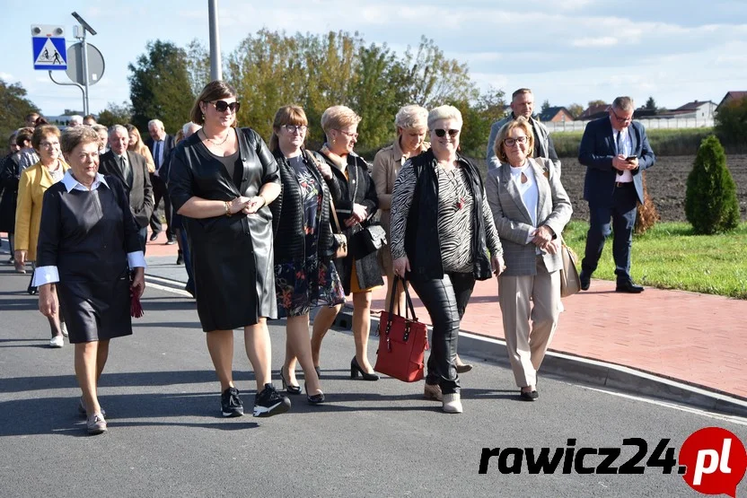 Burmistrz podsumował, ksiądz poświęcił, radni i sołtysi spacerowali (FOTO) - Zdjęcie główne