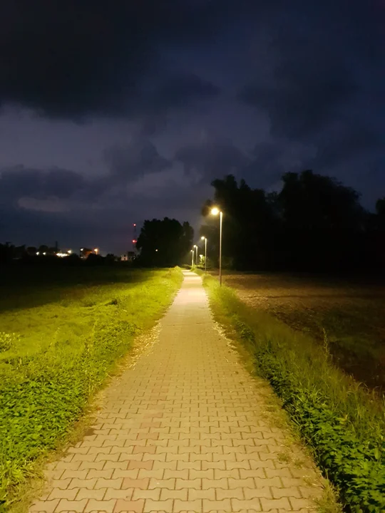 Nowe lampy pomiędzy ul. Piaski a parkiem "Planty" w Pleszewie
