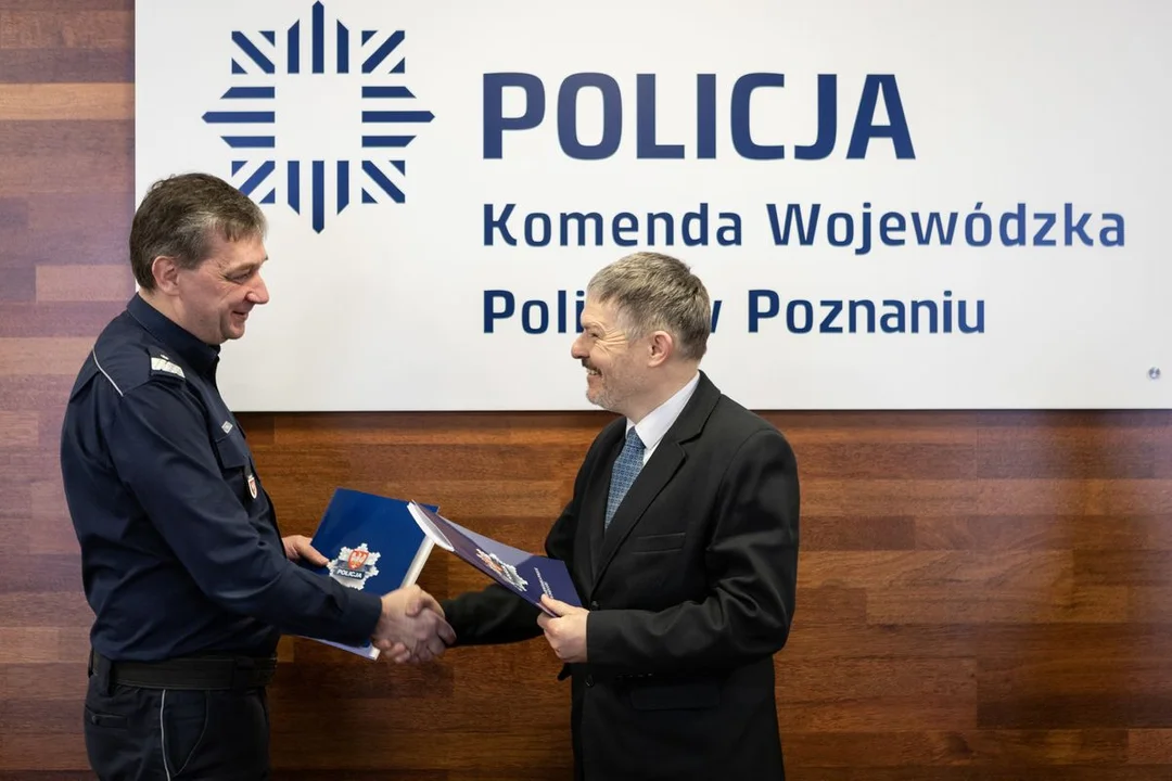 Prawie 1000 smartfonów dla wielkopolskich policjantów. Podpisano porozumienie