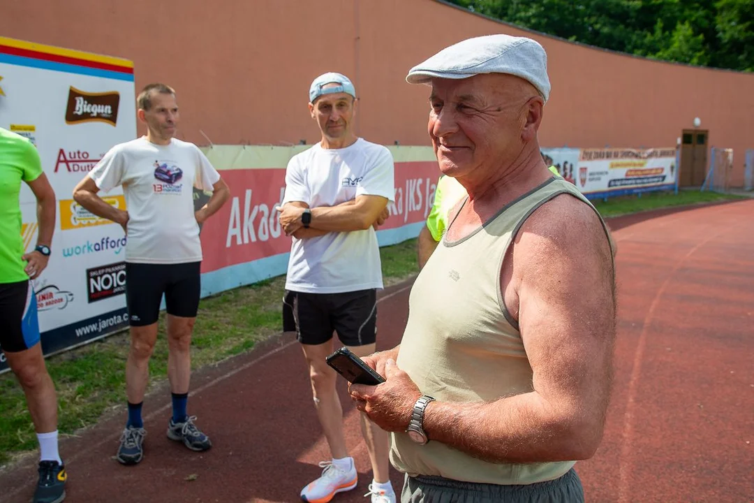 70 okrążeń stadionu w Jarocinie na 70. urodziny. Wiesław Garbarek świętował nietypowo