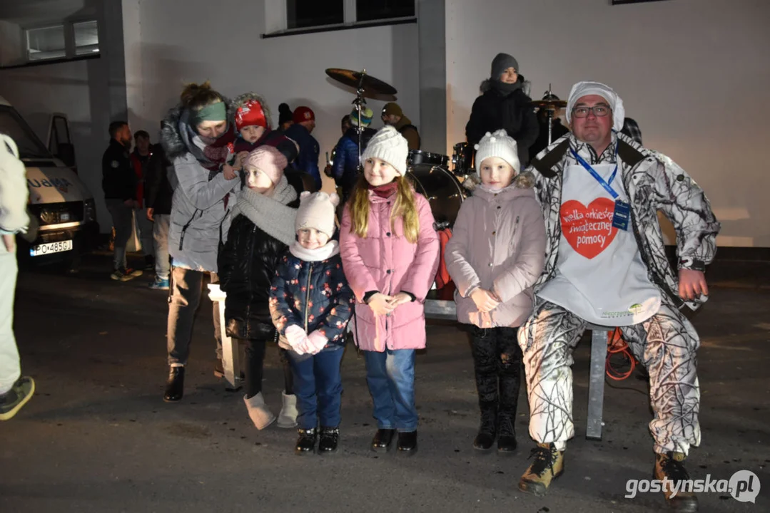 32. Finał WOŚP Gostyń - światełka do nieba w sobotę wypuścili Nieprzemakalni Gostyń