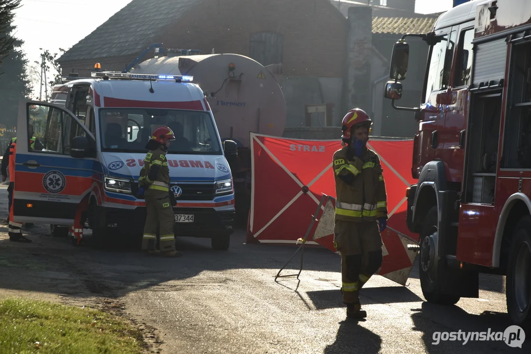 Wypadek śmiertelny w Żytowiecku. Mężczyzna przejechany przez ciągnik