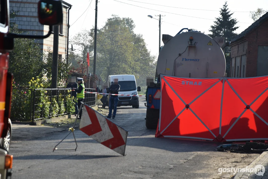 Wypadek śmiertelny w Żytowiecku. Mężczyzna przejechany przez ciągnik