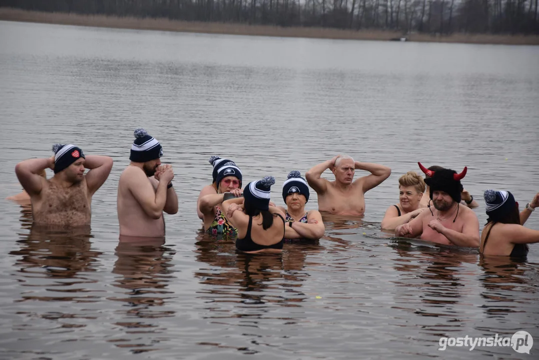 Klub Morsów "Niedźwiedź" Gostyń zorganizował dla WOŚP piknik na plaży jeziora cichowskiego