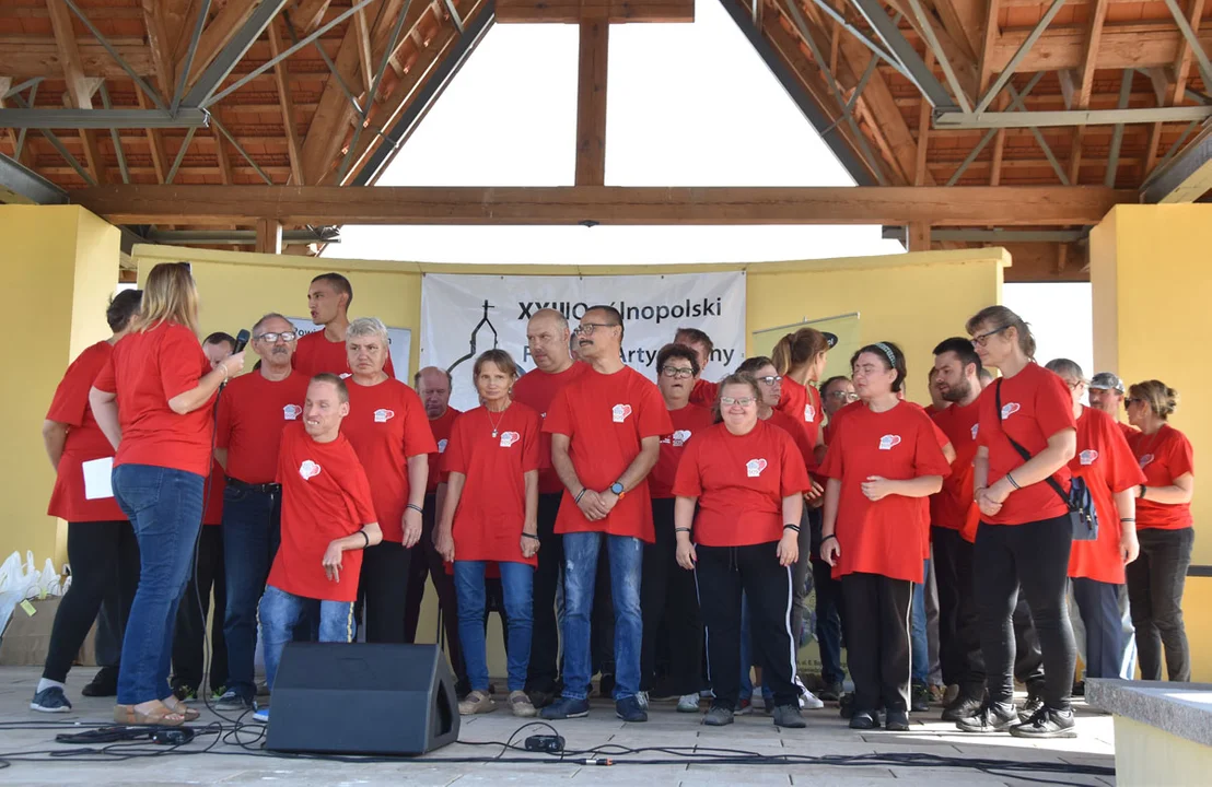 Mamy talent – mówią osoby z niepełnosprawnością podczas Festiwalu „Bez Barier” na Świętej Górze - Zdjęcie główne