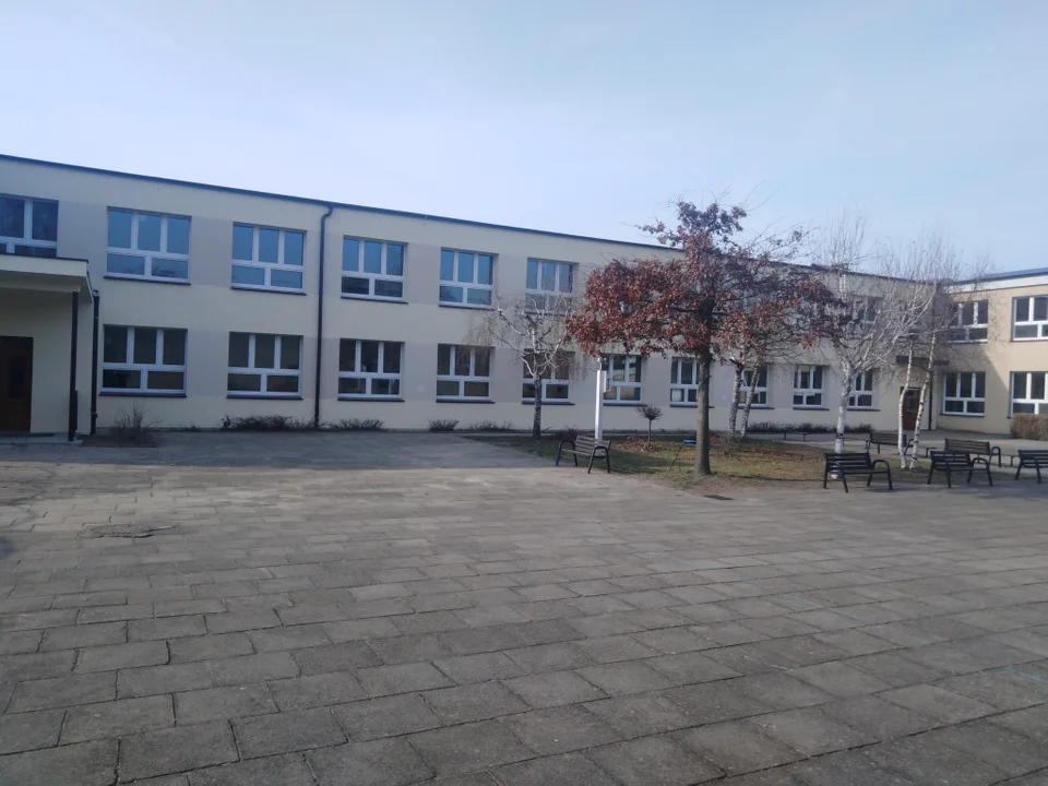Termomodernizacja szkoły w Chojnie zbliża się do końca - Zdjęcie główne