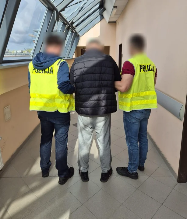Mundurowi odzyskali pięć skradzionych pojazdów w nienaruszonym stanie. Ich wartość oszacowano na 540 tysięcy złotych.