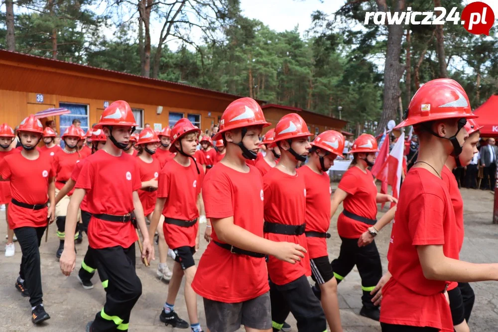 Ślubowanie i pasowanie na strażaka - członka MDP w Brennie (powiat leszczyński)