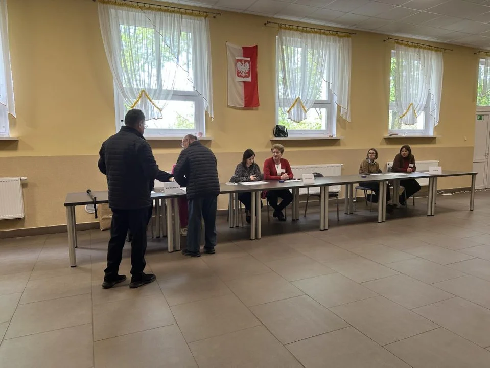 Wybory samorządowe 2024 II tura. Trwa głosowanie w gminach Jarocin i Kotlin