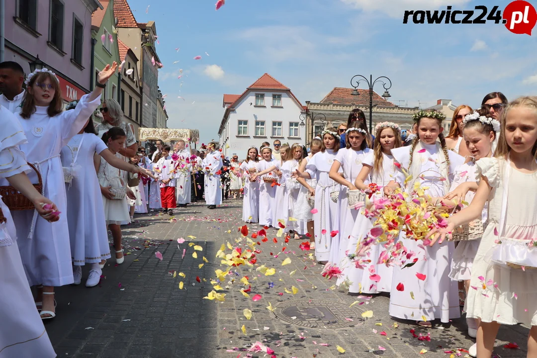 Rawicz. Procesja w Boże Ciało ulicami miasta (2023)