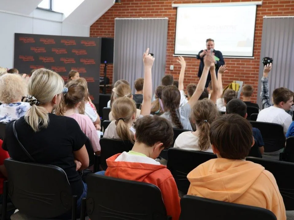 Grzegorz Kasdepke w pleszewskiej bibliotece