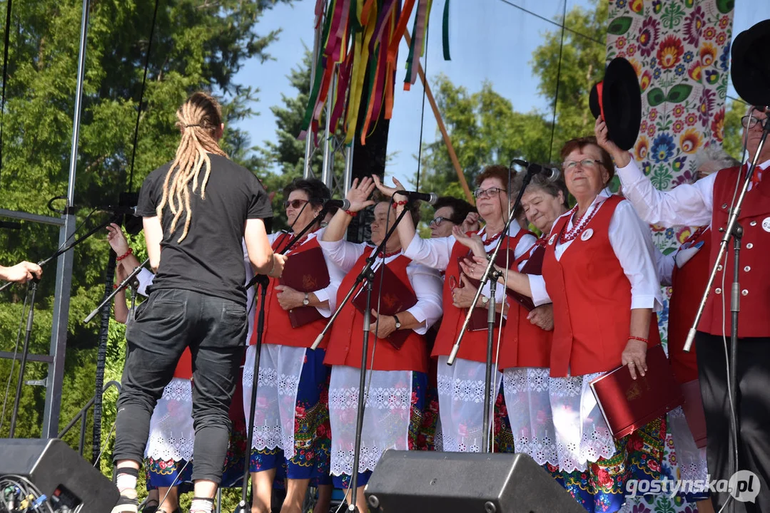 Jubileuszowy Przegląd Zespołów Ludowych w Borku Wlkp. wraz z wystawą samochodów retro 2022