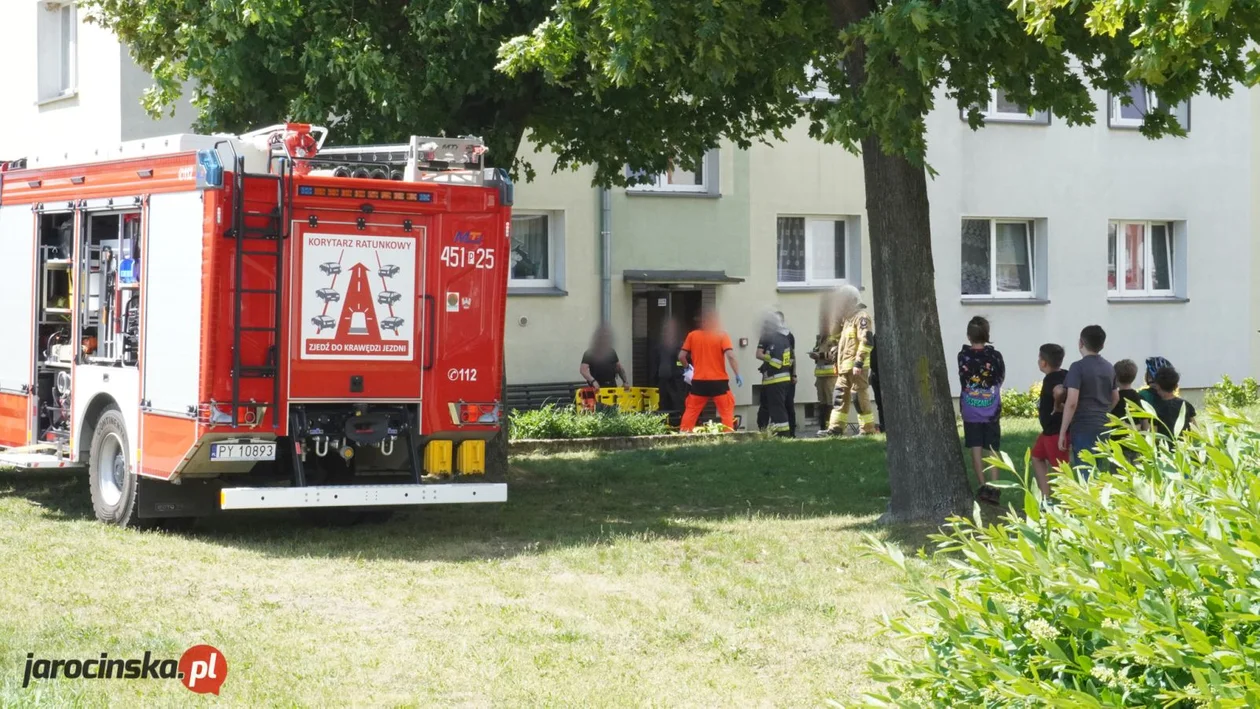 Zadymienie w jednym z mieszkań w Jarocinie. Strażacy znaleźli nieprzytomną kobietę - Zdjęcie główne