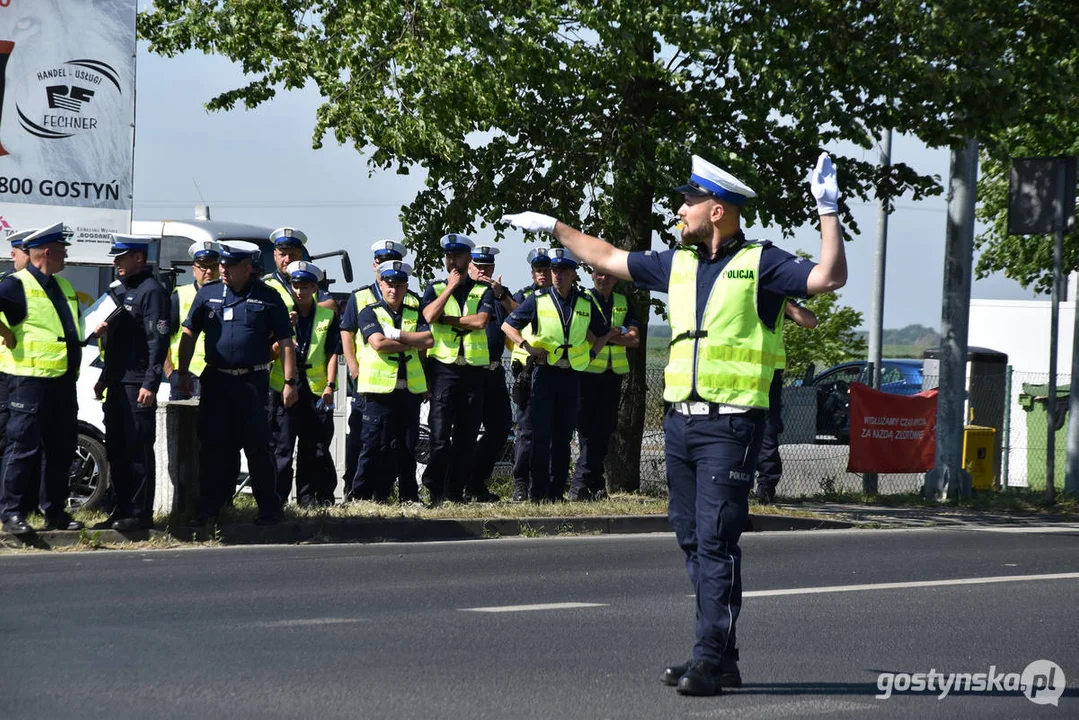 34. Konkurs "Policjant ruchu drogowego 2024” w Gostyniu. Dzień drugi - ręczna regulacja ruchem