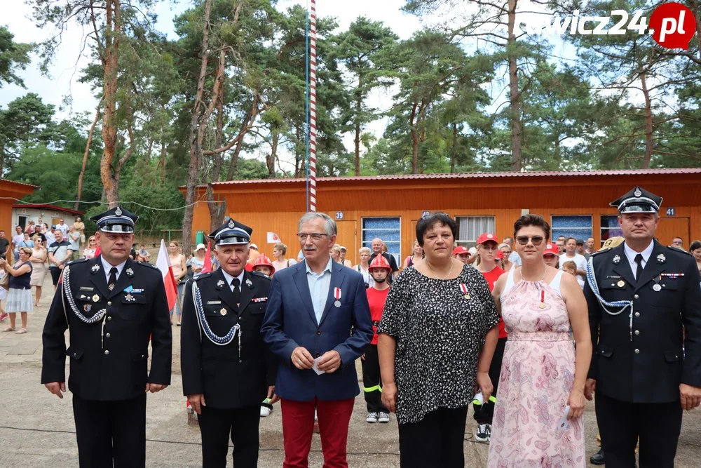 Ślubowanie i pasowanie na strażaka - członka MDP w Brennie (powiat leszczyński)