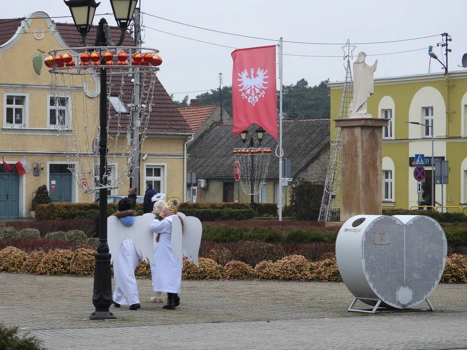 Orszak Trzech Króli i koncert kolęd w kościele w Piaskach Wlkp.