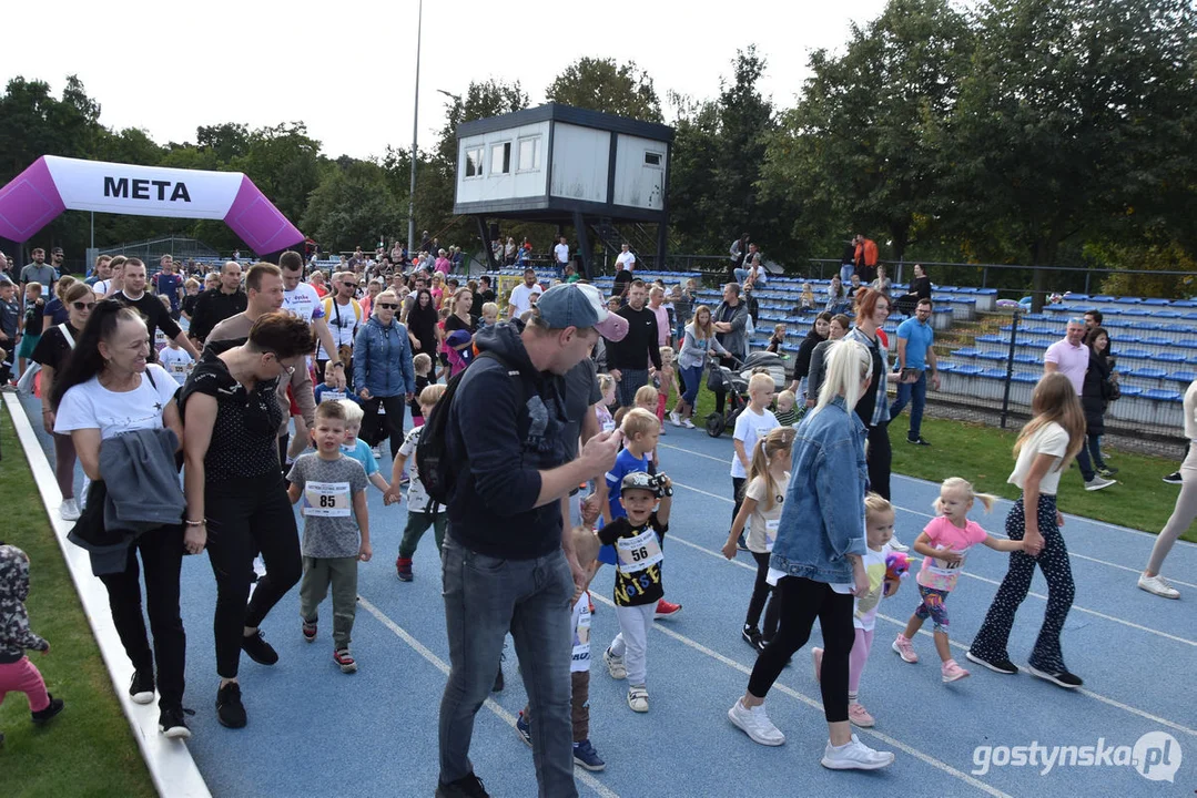 II Rodzinny Festiwal Biegowy w Gostyniu. Bieżnię opanowały dzieci