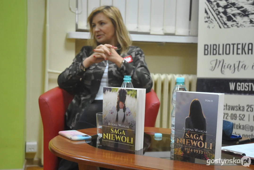 Aldona Wleklak w bibliotece w Gostyniu promowała powieść "Saga niewoli"