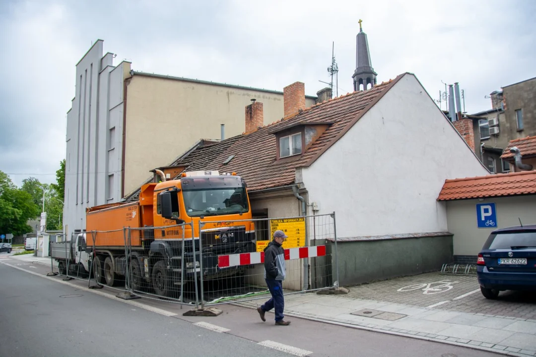 Rozbiórka domu przy ul. Kilińskiego w Jarocinie