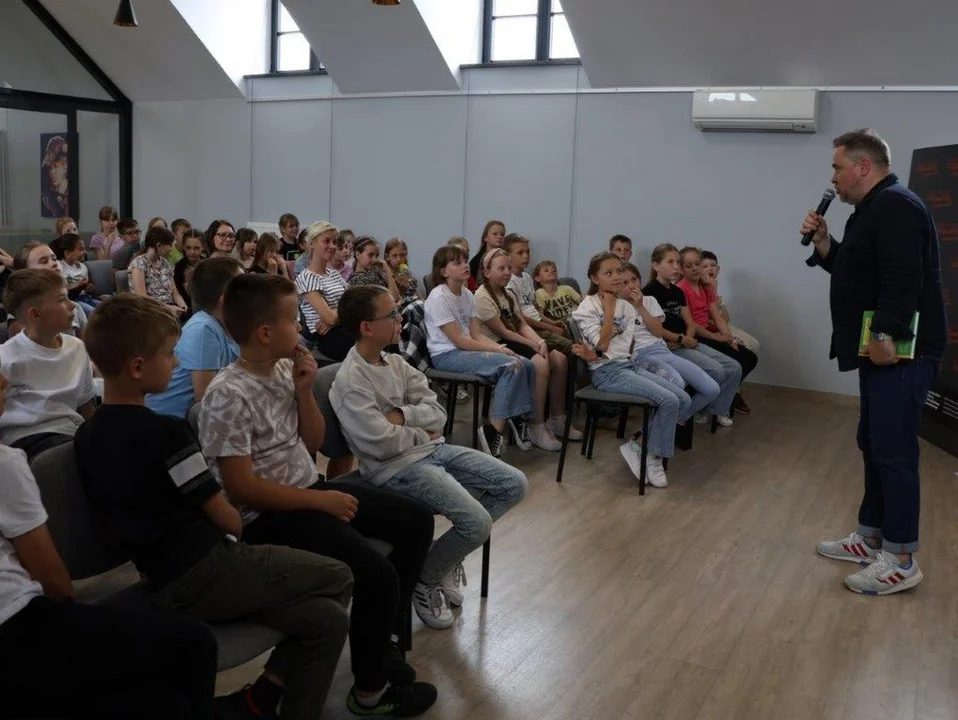 Grzegorz Kasdepke w pleszewskiej bibliotece